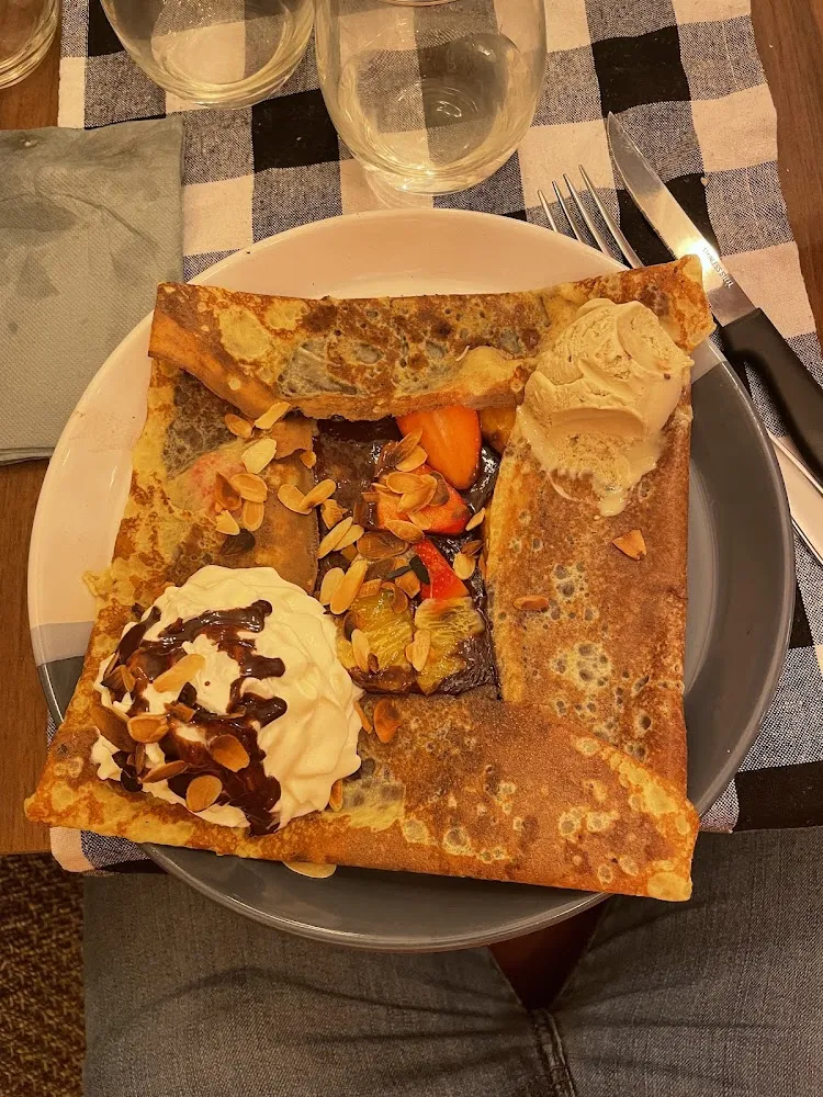 Crêpe Avec Boule de Glace Pistache